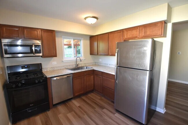 Building Photo - 1405 N Parkview Terrace