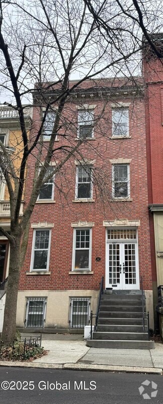 Building Photo - 427 State St