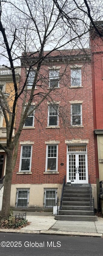 Primary Photo - 427 State St