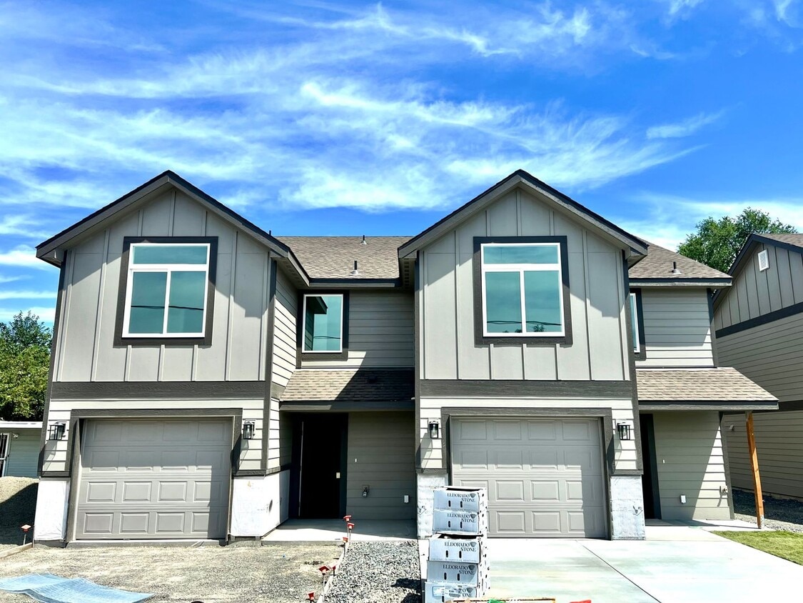 Foto principal - 605 N Rd 34