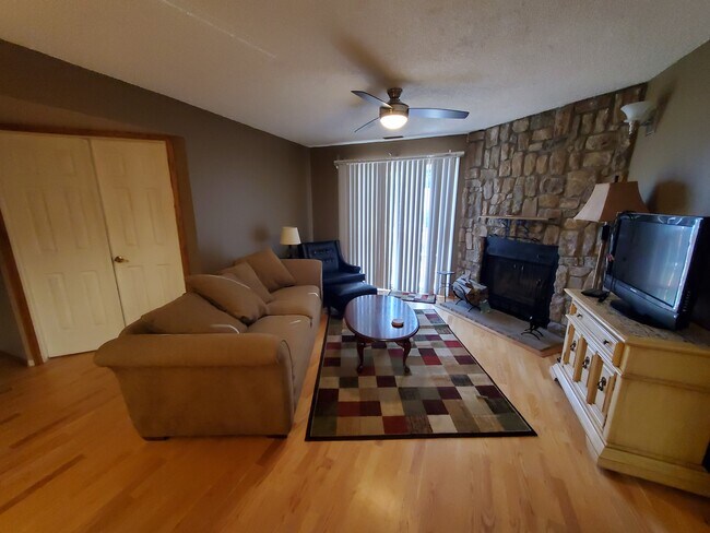 Foto del edificio - 842 Tenderfoot Hill Rd