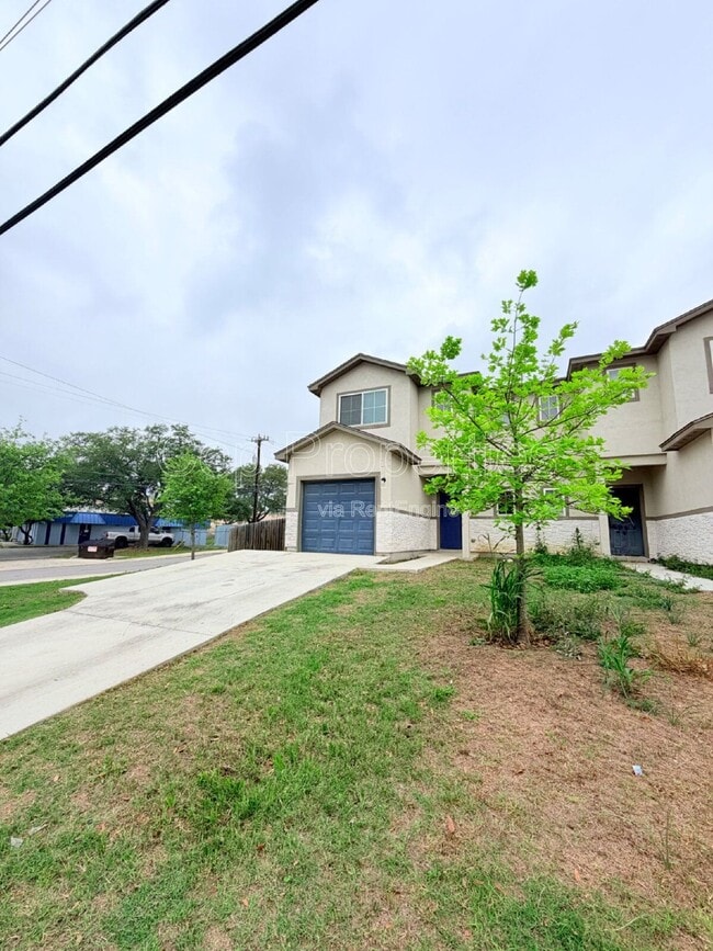 Foto del edificio - 11103 Belair Dr