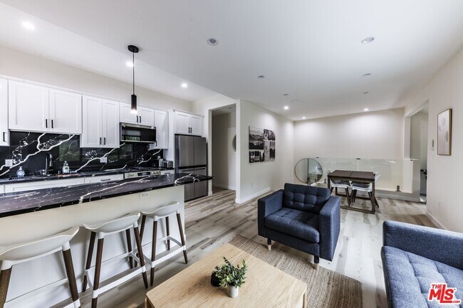 Foto del edificio - 9024 Phyllis Ave