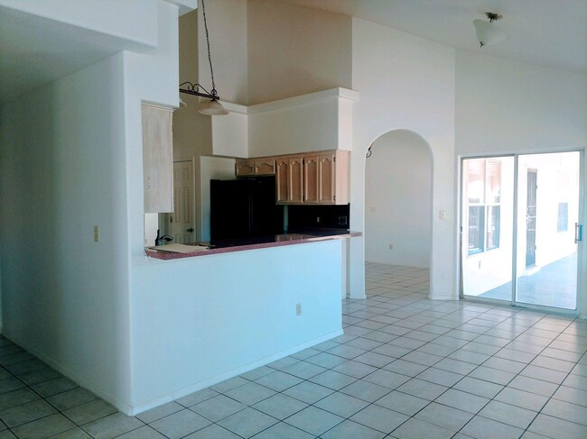 Building Photo - 528 Pinar Del Rio Dr