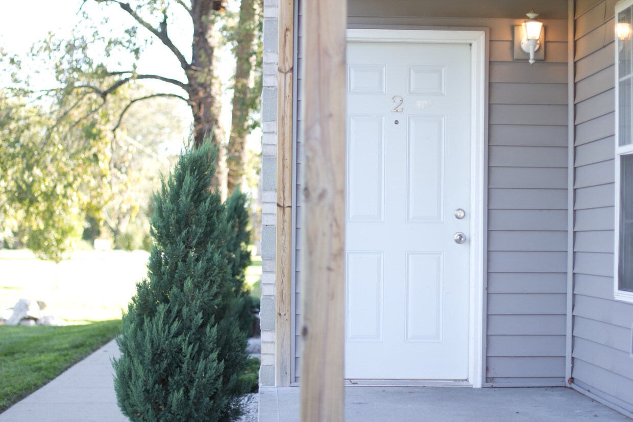 Front porch - 4301 S Hilton St