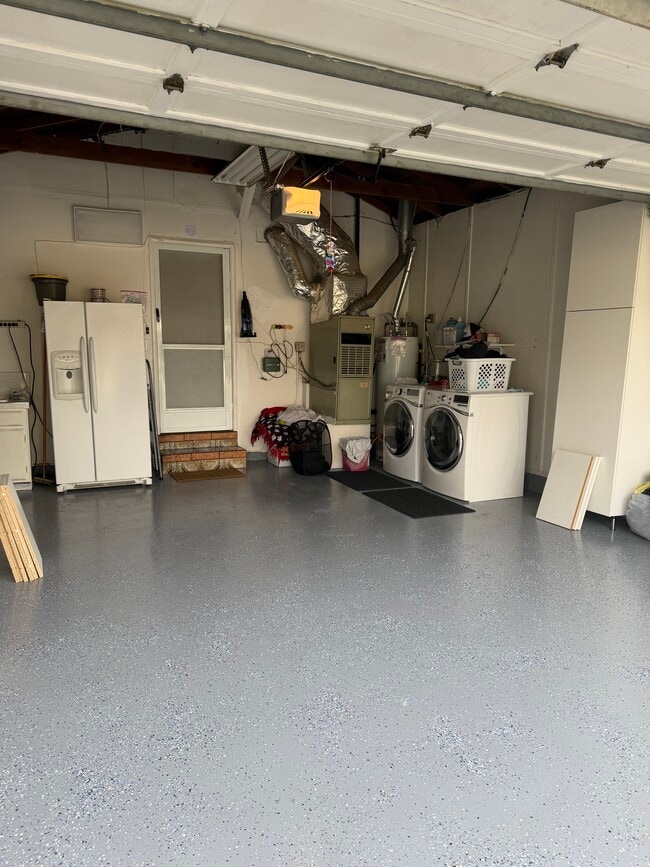 Building Photo - 2158 Cabrillo Ave