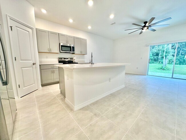 Foto del edificio - Modern coastal 3bedrooms/2.5bath townhome ...