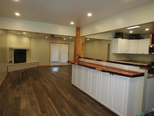 Foto del edificio - 1915 Villa Dr