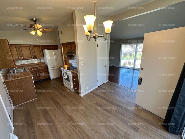 Building Photo - Updated 3 bed 2 bath ranch style home in G...