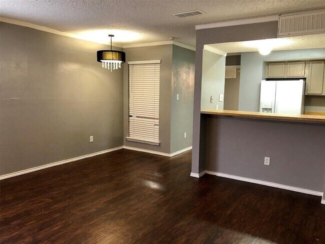 Foto del edificio - 9829 Walnut St