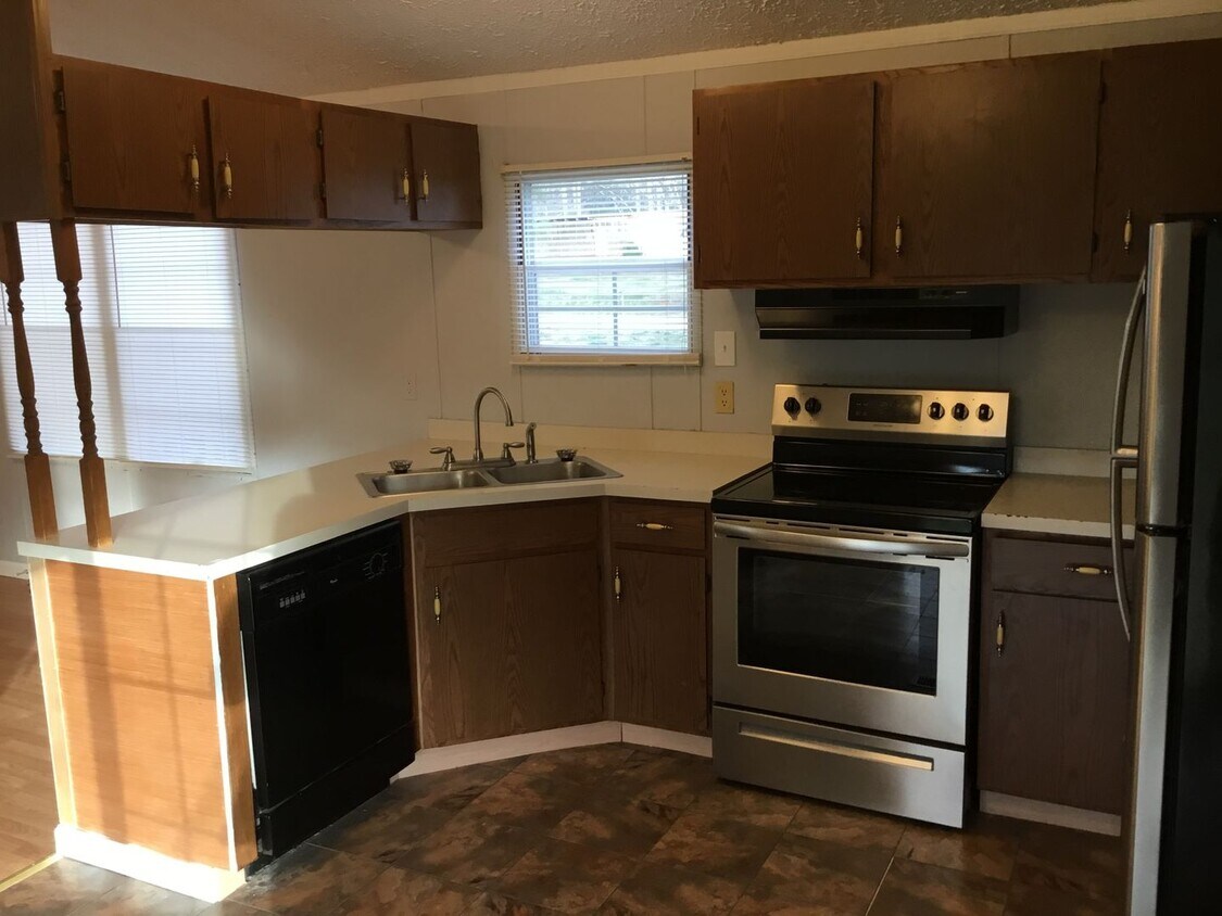 Foto del edificio - NOW AVAILABLE! 3 Bedroom 2 Bath Home on 1.36 Acres!!