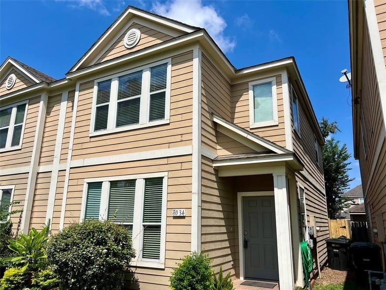 Foto principal - 8034 Grow Ln