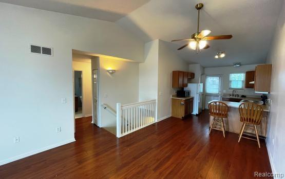 Foto del edificio - 22125 Glenwood St