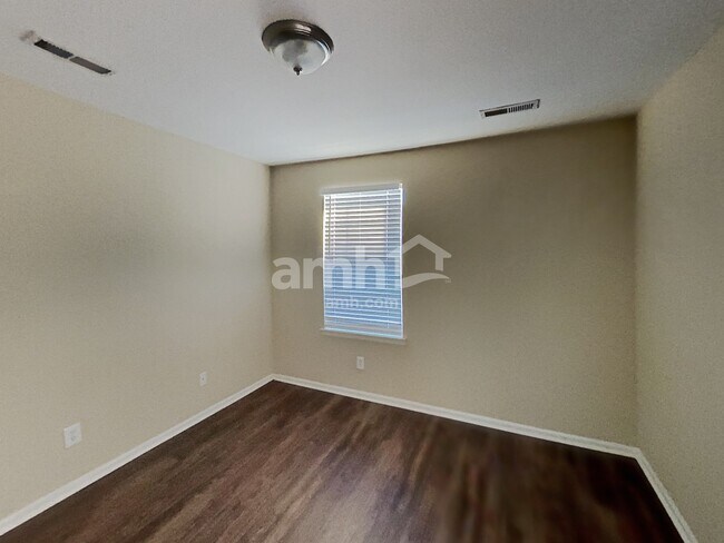 Building Photo - 810 Sunrise Dr