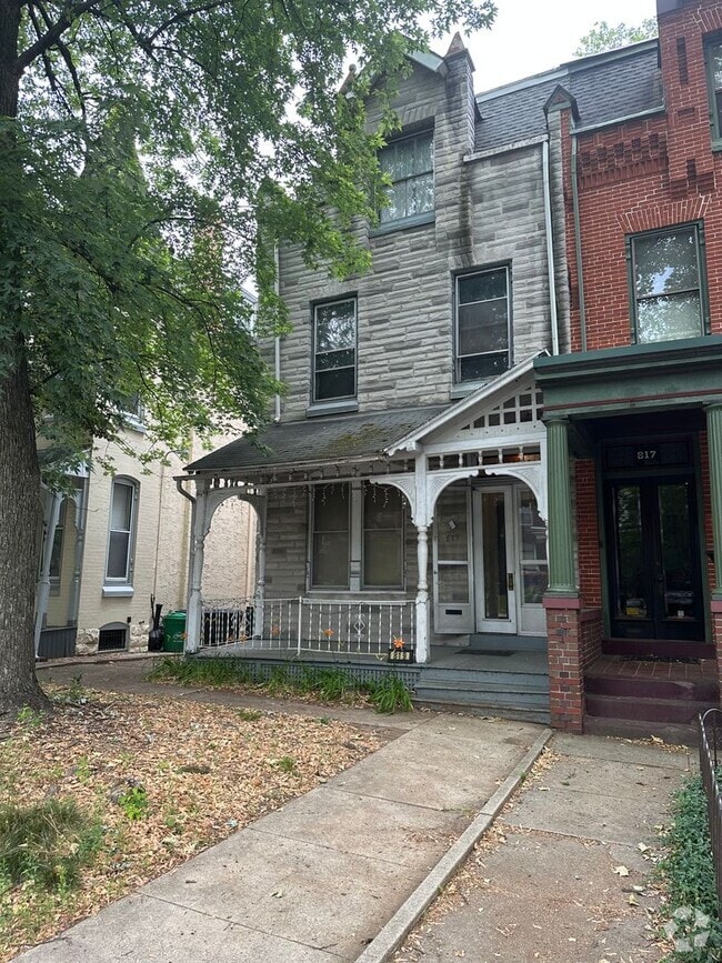 Building Photo - 819 N 5th St