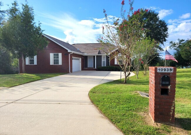 Building Photo - For Lease - 3 BR|2 BA in Bear Creek with P...