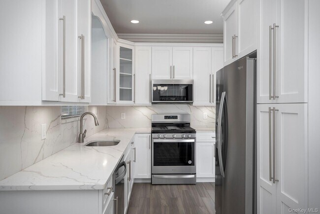 Building Photo - 37 Oakridge Cir