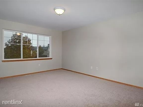 Building Photo - 4 br, 3 bath House - 4618 152nd Pl SE