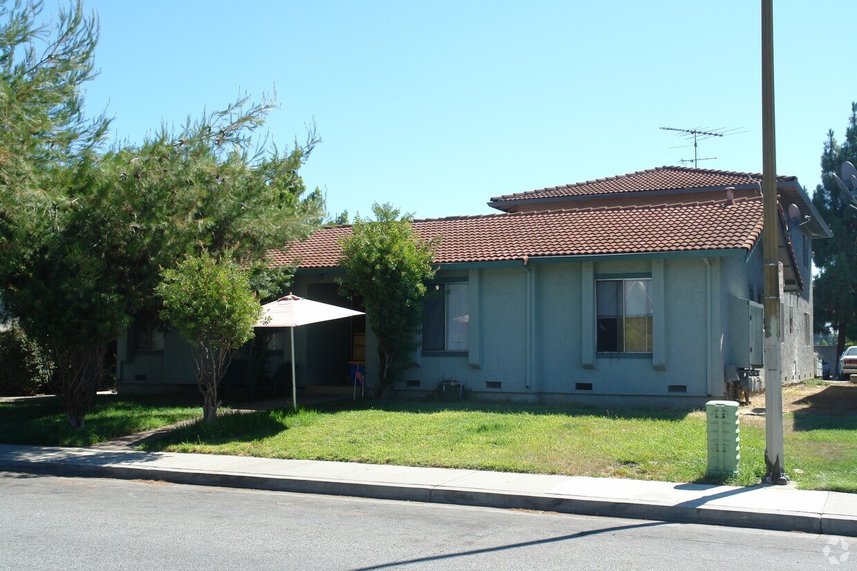 Primary Photo - 1524 Moorpark Ave