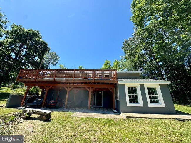Building Photo - 454 Pine Ridge Dr