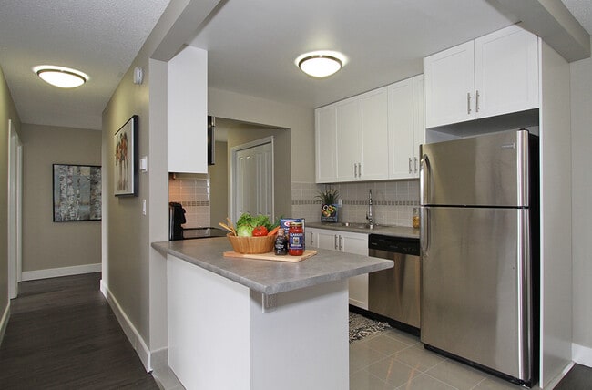 Building Photo - Lougheed Village - Willow Lake