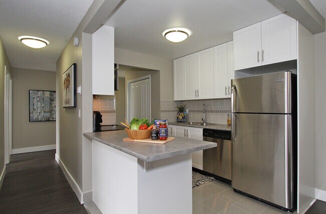 Photo du bâtiment - Lougheed Village - Willow Lake