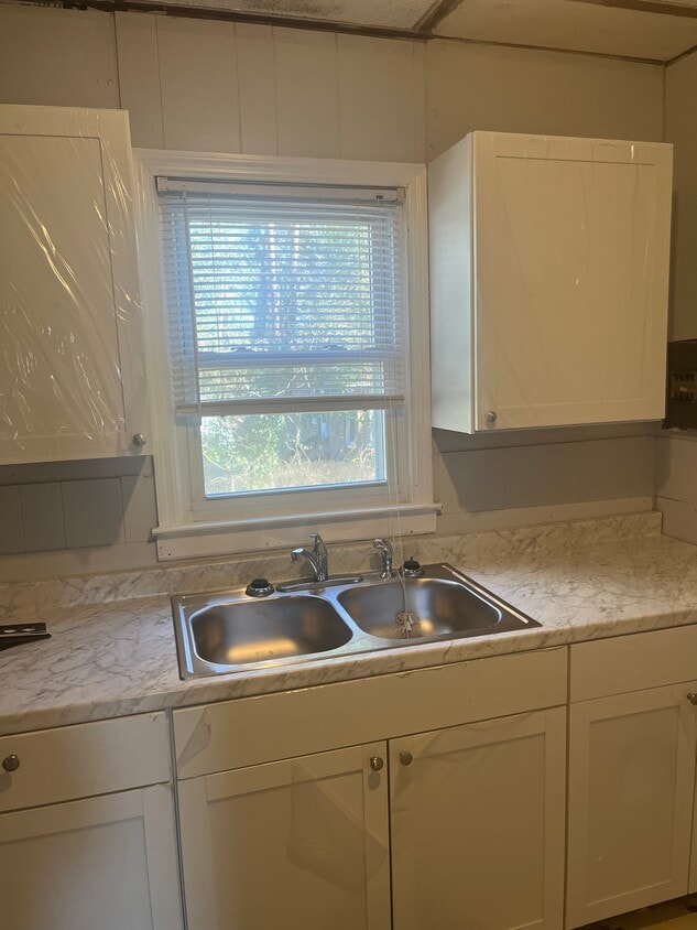 Foto principal - 1210 Dooley St