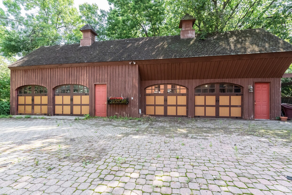 Garage - 315 Pine St