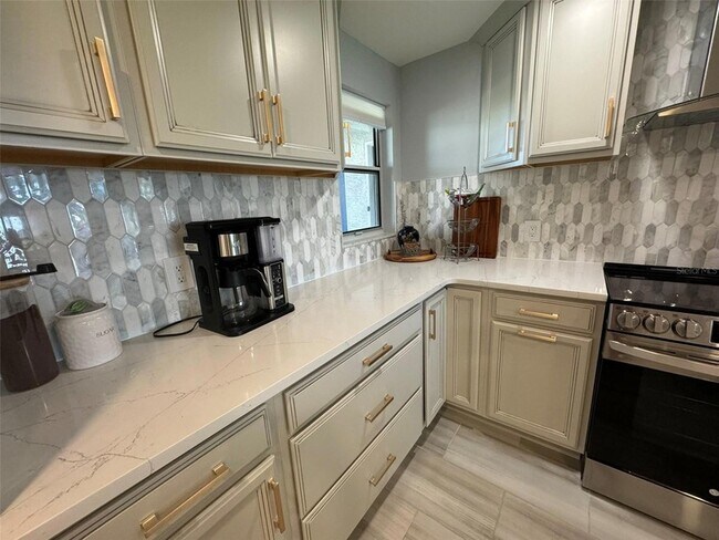 Building Photo - 5537 Sea Forest Dr