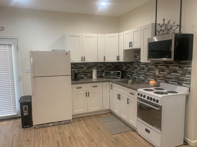 Kitchen - 5316 E Pioneer St