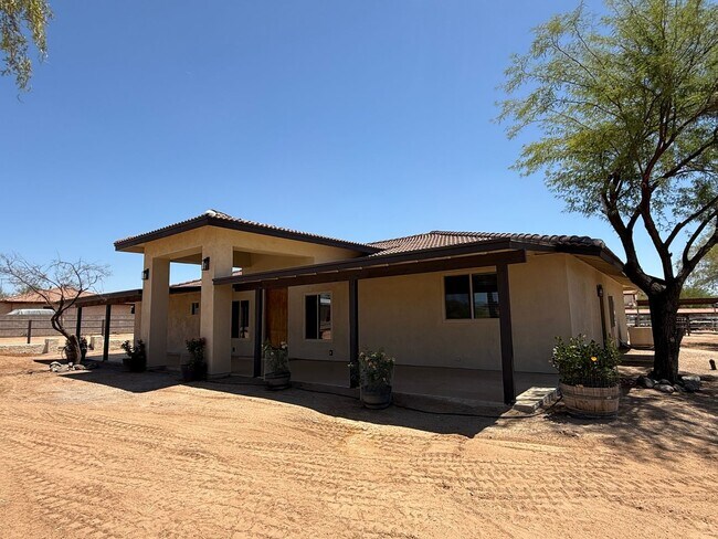 Foto del edificio - Cave Creek Horse Property