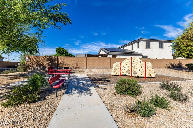 Building Photo - 11410 N 50th Ln