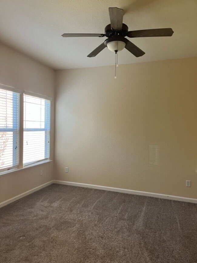 Building Photo - South Davis Condo