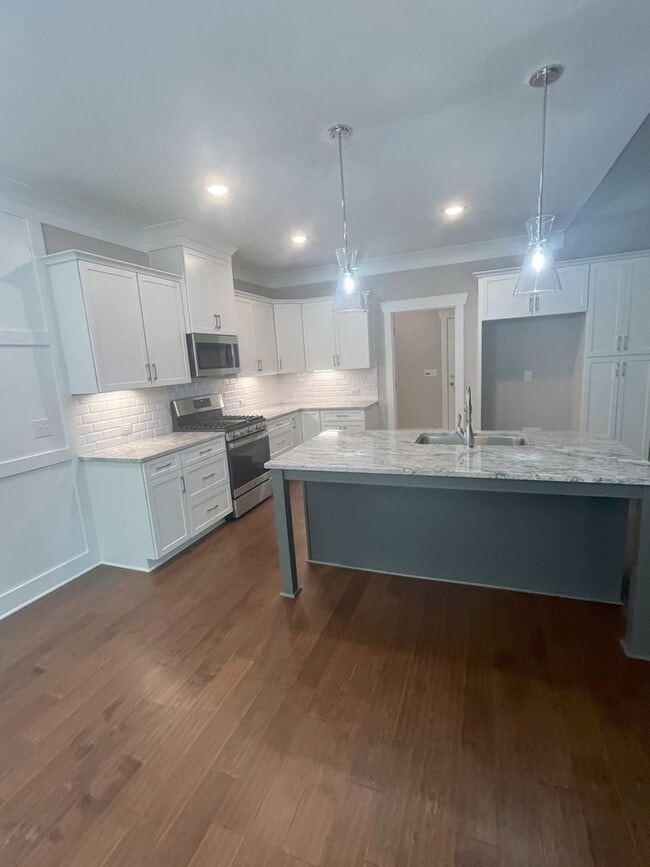 Building Photo - Luxury Townhouse in Summerfield NC