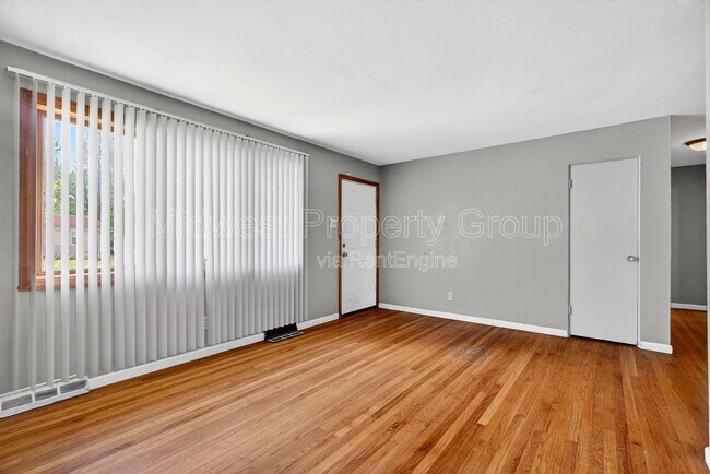 Building Photo - 515 Topaz Ave