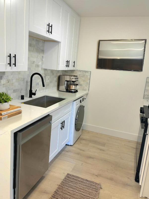 Building Photo - 17372 Dairyview Cir