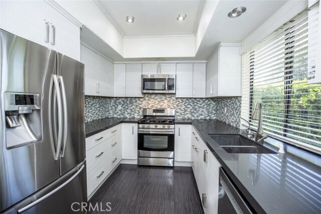 Foto del edificio - 5340 Wilkinson Ave