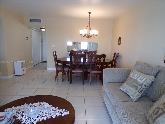 Building Photo - 3020 Marcos Dr