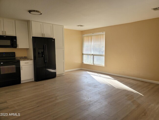 Foto del edificio - 532 W 9th St