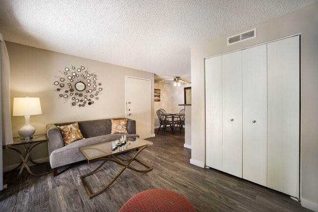 1BR, 1BA - 600SF - Living Room - Windmill Apartments