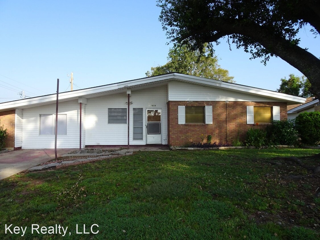 Primary Photo - 3 br, 1 bath House - 2914 Sabine Dr.