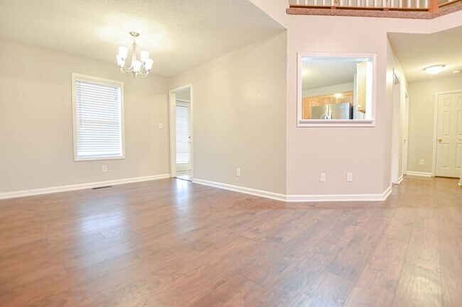 Foto del edificio - Pet Friendly Three Bedroom with Bonus!