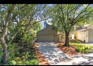 Building Photo - 13713 Lazy Oak Dr