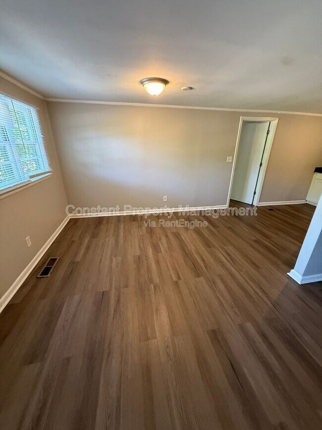 Foto del edificio - 2485 Bristol Dr