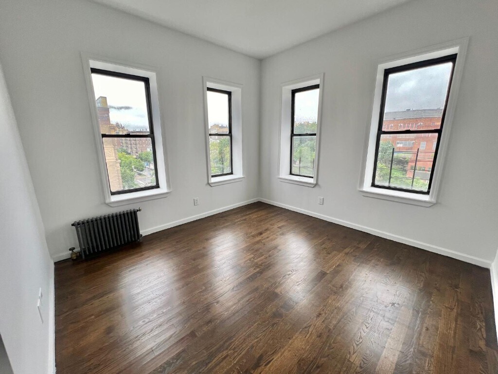 Primary Photo - Private Bedroom in 5 beds, 2 full bath apt...