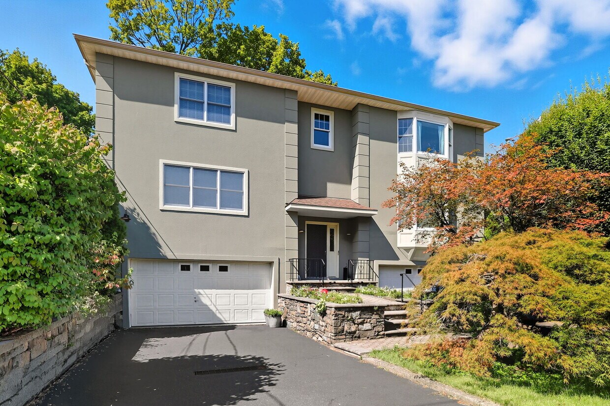 Frente - 53 Prince St