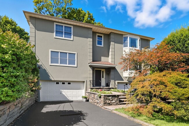 Front - 53 Prince St