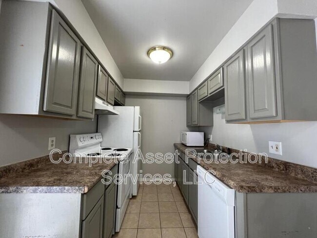Building Photo - 2218 E Glendale Blvd