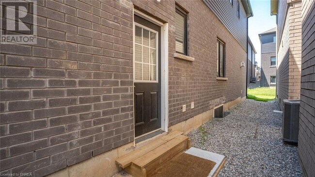 Building Photo - 55 Hitchman St