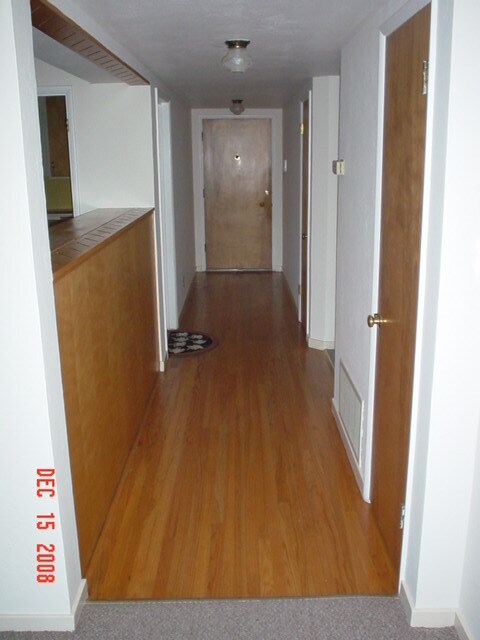 Building Photo - 515 Merritt Ave